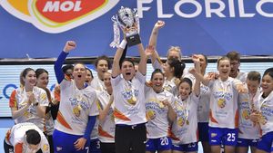 CSM București a sărbătorit azi al 5-lea titlu în Liga Florilor! „Tigroiacele” și-au terminat însă meciurile cu prima înfrângere a sezonului | GALERIE FOTO