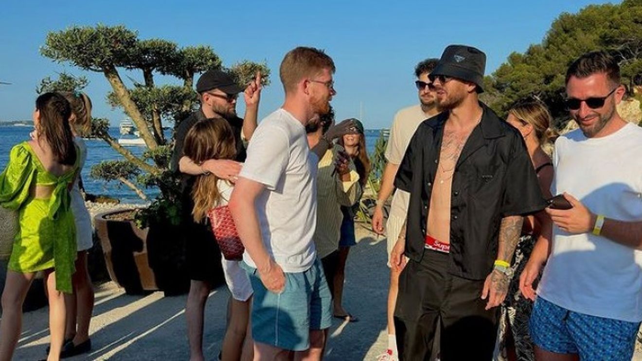 Ce a spus Denis Alibec despre imaginea devenită virală de la întâlnirea cu Kevin De Bruyne. „A fost o bucurie pentru mine!”