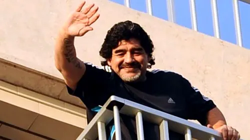 VIDEO Maradona e ZEU la Napoli!** Ce primire fantastică i-au făcut fanii