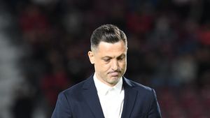 Mirel Rădoi vrea întinerirea lotului Universităţii Craiova: „Avem nevoie să scădem media de vârstă"