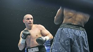 Adrian Diaconu se bate cu Chad Dawson