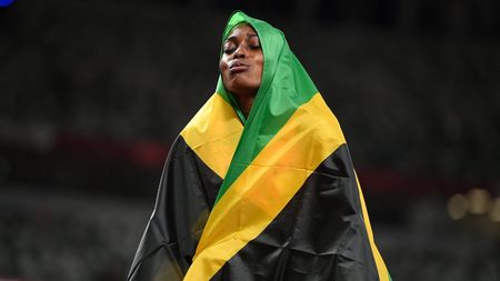 Finală olimpică fabuloasă la 100 de metri feminin! Tocmai a căzut recordul olimpic și am avut a doua cea mai rapidă cursă din istorie. Jamaica a luat trei medalii dintr-o „lovitură”
