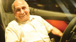 Nea Marin pilot! La 95 de ani, Marin Dumitrescu este cel mai în vârstă pilot de curse român
