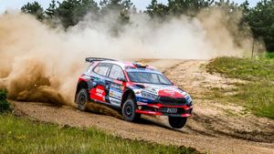 Românii se descurcă de minune în Raliul Ungariei. Simone Tempestini este în top