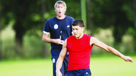 Cristi Tănase,** titular într-o lună!