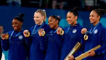 „Nu lăsa aceste emoții să te stopeze”. Cum au susținut-o colegele Simone Biles și Suni Lee pe Jordan Chiles în lupta ei mentală cu dezamăgirea pierderii medaliei de bronz în favoarea Anei Bărbosu