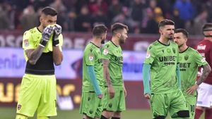 Încă o dovadă că la Dinamo e un haos total: „Unii jucători mai apelează la mine”. Cine este omul pe care îl regretă dinamoviștii