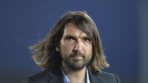 Dan Alexa, în război cu galeria dinamovistă: "Sunt niște pisoi. Știu unde mă găsesc. Nu îmi e frică de ei". Atac și asupra lui Negoiță: "Ei îți dau foc la hotel și tu nu faci nimic?"