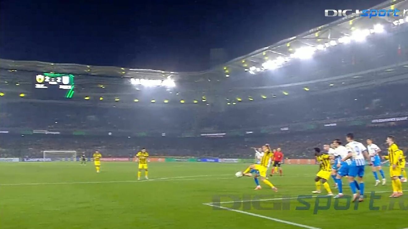 Tragedie la Atena! Universitatea Craiova a fost eliminată după ce a primit goluri în minutele 90+8 și 90+15, ultimul dintr-un penalty acordat cu VAR, deși trecuseră 3 minute peste cele de prelungire arătate inițial!