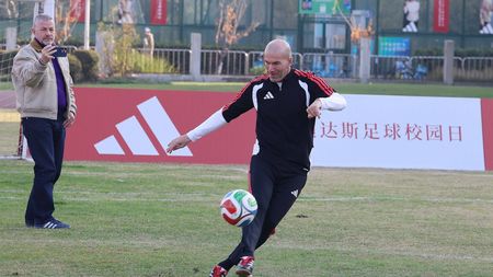 Zinedine Zidane, de neoprit chiar și la 53 de ani! Clipul care a devenit viral cu fostul star al lui Real Madrid