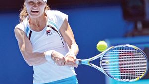 Un set la tie-break adunat de la trei fete!** Monica Niculescu, Edina Gallovits și Simona Halep și-au încheiat rapid parcursul în turneul de simplu de la Australian Open