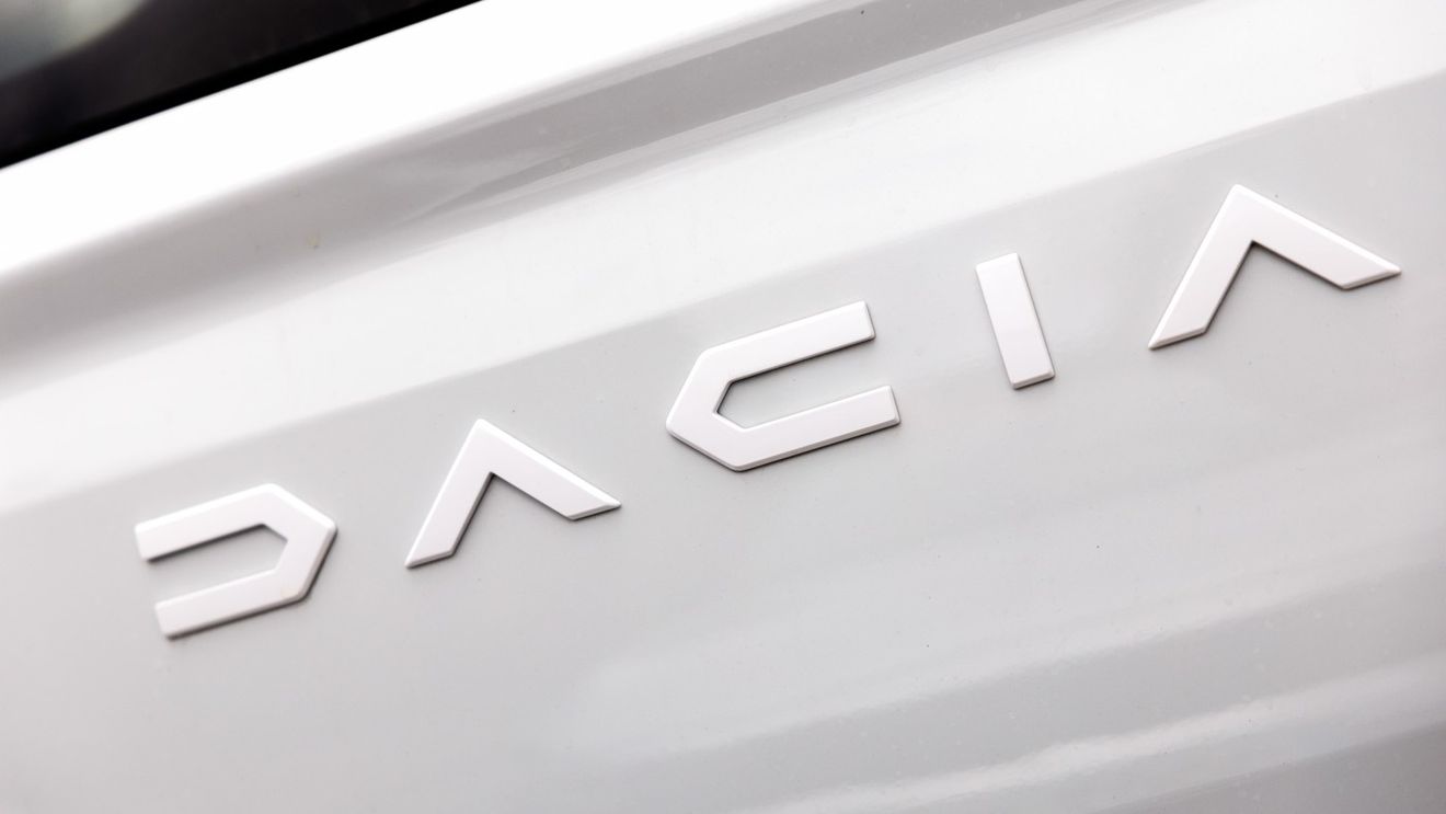 Primele imagini cu noua Dacia Sandero Hybrid. Cum arată mașina care va revoluționa piața auto