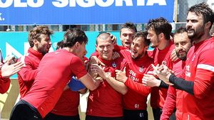 Bourceanu, sărbătorit de colegi în cantonamentul lui Trabzon: "Suntem o mare familie, sunt fericit aici"