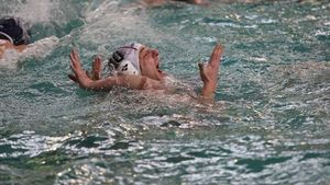 Scufundați.** Dinamo a pierdut aseară primul meci al finalei cu Oradea