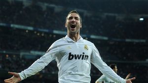 Nu toată Barcelona se poate bate cu Real ** 5-0 cu Espanyol după o seară PERFECTĂ‚! Higuain s-a "scos" după ce Mourinho l-a înjurat