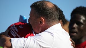 „Toată ziua stă și face asta”. Patronul „secret” din Superliga: e din Republica Moldova și tatăl său a contribuit la falimentul unui club de tradiție din România