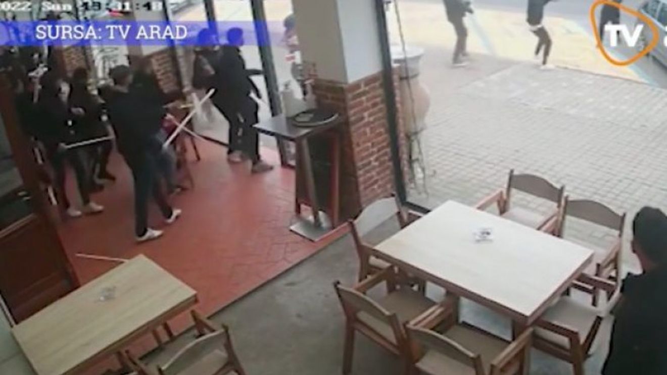 Jandarmeria dă o lovitură grea suporterilor după bătaia dintre dinamoviști și utisti! Pedepse grele pentru actele care au speriat Aradul