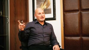 La mâna lui Paszkany! Patronul CFR-ului a inventat o clauză unică în lume. Cum îl poate da afară pe Grigoraș