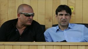 Mititelu: "Pițurcă va semna cu o echipă din țările arabe!"** Becali: "Nu cred, mi-ar fi zis"