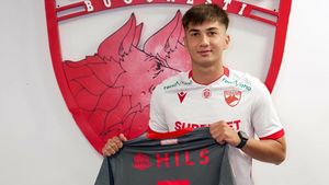 Alexandru Musi este „câine roșu”! Fostul jucător de la FCSB, prezentat oficial de Dinamo