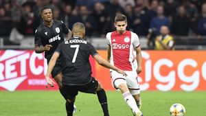 Una spun și alta fac! Ajax nu vrea să scape de Răzvan Marin, dar îi aduc înlocuitor. Ofertă uriașă pentru o vedetă de la River Plate