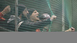 "Money, money, money". FOTO | Protest inedit al fanilor dinamoviști la meciul cu Astra. Cu ce au venit ultrașii la Giurgiu