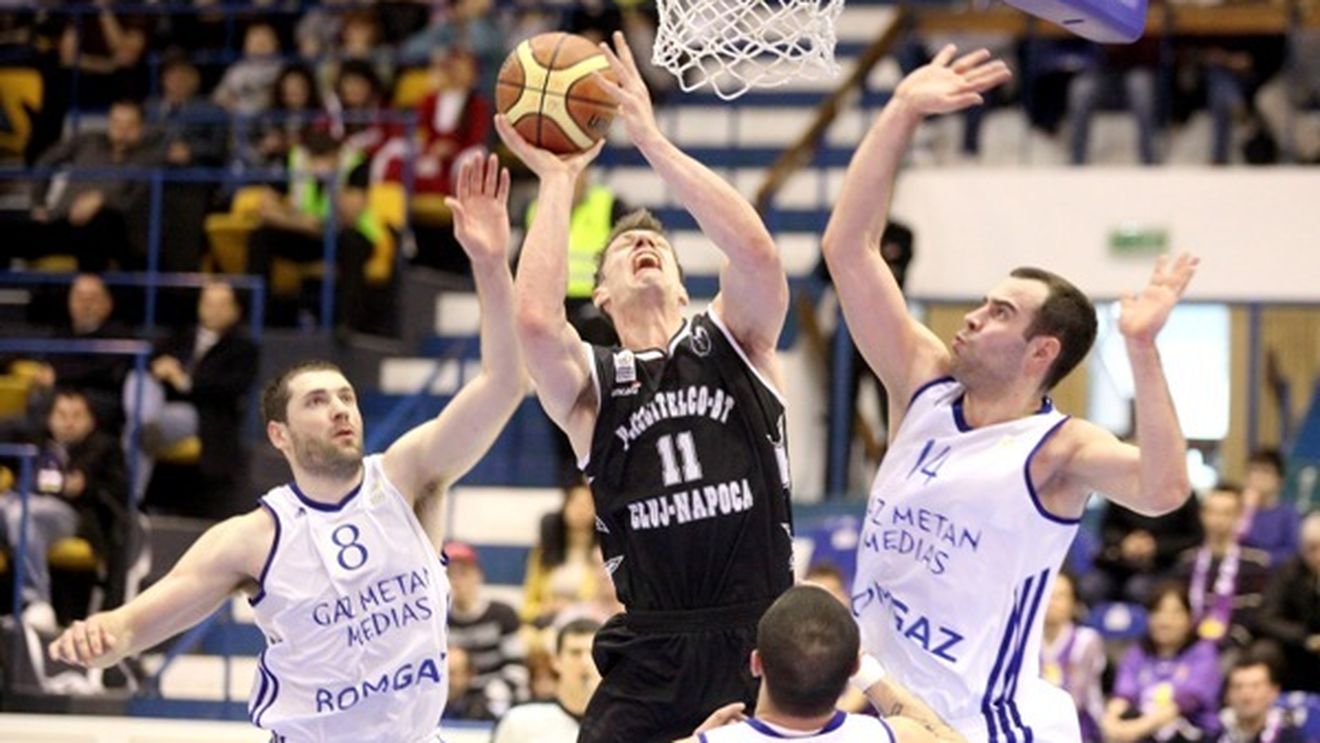 Din nou în echilibru, după un meci NEBUN!** CSM Oradea - "U" Cluj, scor 67-68