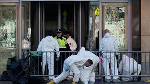 Anchetatorii anunță că au găsit primul suspect pentru atentatul de la maratonul din Boston:** "Arestarea e iminentă" Cum arată bombele