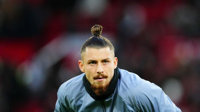 Ange Postecoglu, managerul lui Tottenham, a tras deja linie în cazul lui Radu Drăgușin. I-au fost de ajuns două meciuri în care l-a folosit câteva minute, iar concluzia i-a surprins pe ziariștii prezenți în sală