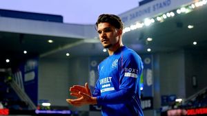 „L-am urmărit mereu! Poate va juca aici”. Ianis Hagi, pe lista de transferuri a celebrei echipe din Europa