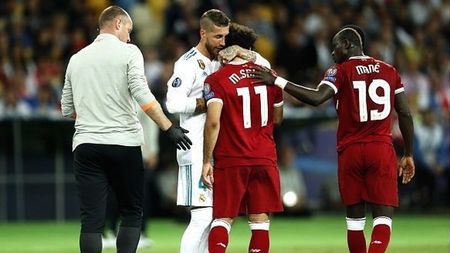 Salah nu uită și nu iartă! Ramos a încercat să explice momentul controversat din finala Ligii Campionilor, dar egipteanul a izbucnit în râs și a replicat ironic: "E bine când cel care te-a făcut să plângi, te face să râzi"