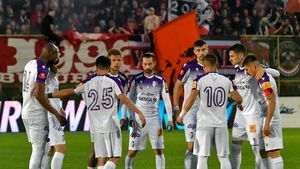 Teorie șocantă după ce Dinamo a promovat în Superliga! Acuzații incredibile: fotbaliștilor de la FC Argeș li s-ar fi pus ceva în mâncare, la hotel! „Așa am auzit”