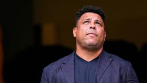Ronaldo, pe urmele lui Răzvan Burleanu. Fostul mare atacant vrea să conducă Federația Braziliană de Fotbal