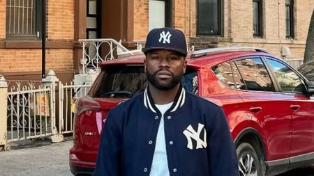 A început să vândă cele 1.000 de apartamente pe care le-a cumpărat cu peste 400.000.000 de dolari. "Să vă arăt portofoliul meu imobiliar"