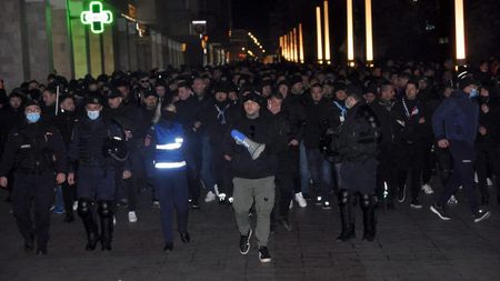 Ultrașii din Peluza Sud 97, conflict cu Octavian Popescu în Bosnia. De furia suporterilor lui FCU nu au scăpat nici jucătorii lui Mihai Rotaru de la lot