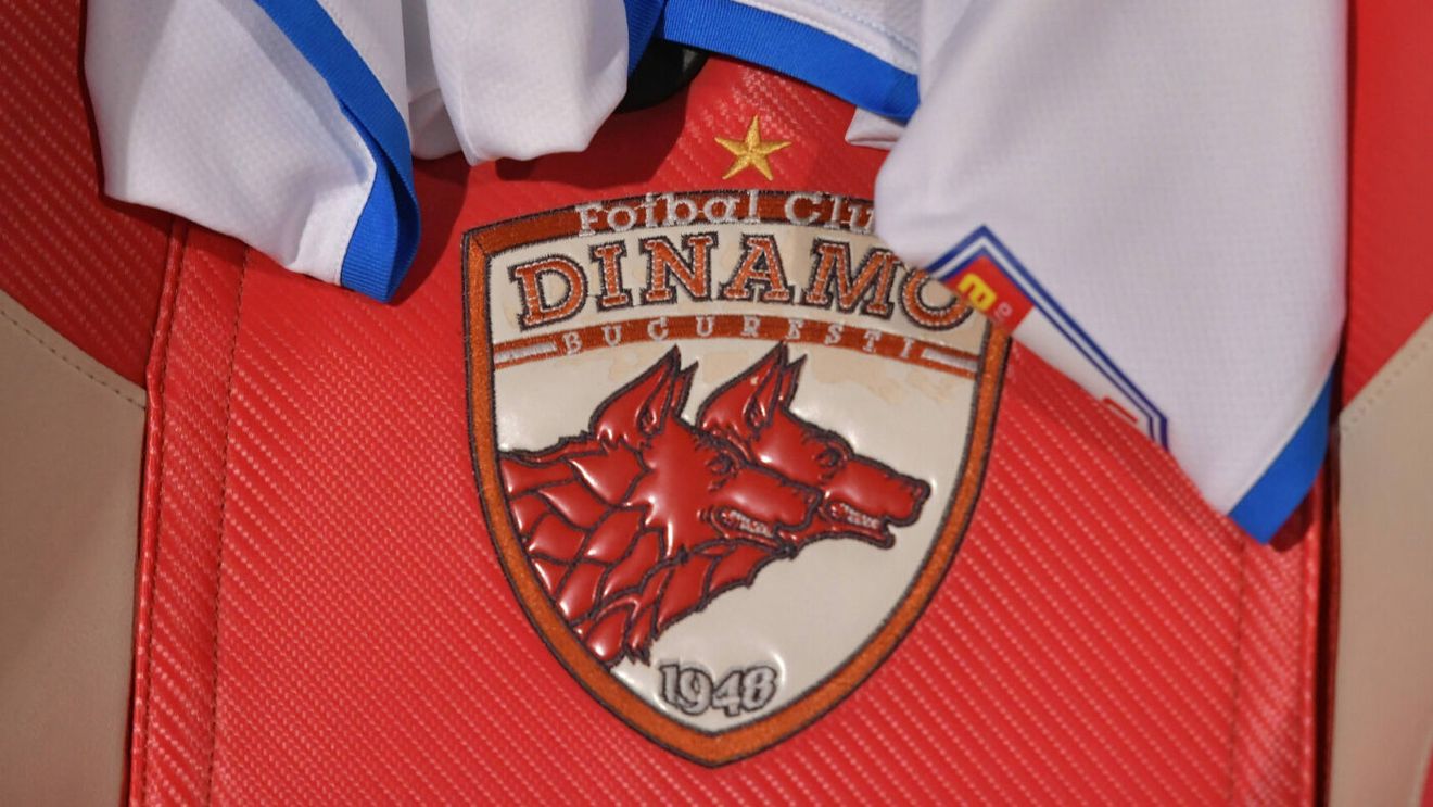 „Să nu bage ceva, pentru asta”. Fotbaliștii lui Dinamo București, duși să mănânce la ambasada României înaintea meciului de frică să nu le fie otrăvită mâncarea