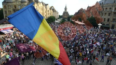 FOTO Peste 6.000 de fani au fost în stradă!** "Oriunde pentru Poli!"
