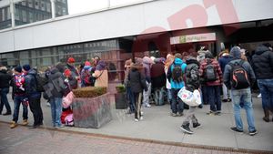 FOTO** Nebunie la hotelul Stelei din Amsterdam!** Fanii se "calcă în picioare" pentru bilete. Câte tichete s-au vândut până acum