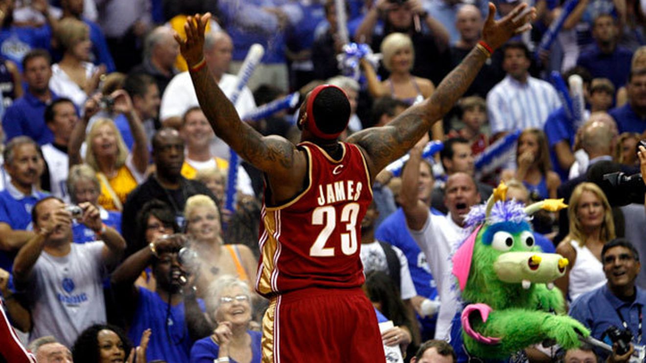 Transfer de pe altă planetă! 'King LeBron' a ales Miami Heat! "Un trădător laș"