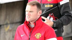 Paparazzi au dat o super lovitură!** FOTO Ipostază jenantă în care a fost surprins Rooney într-o gară din Anglia