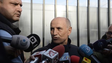 Universitatea a analizat acuzele de plagiat împotriva lui Copos: Comisia de Etică cere o comisie de experți. Concluzii: similitudini, acreditarea neprofesionistă în penitenciar și conduita discutabilă a profesorului Brezeanu 