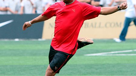 Ronaldinho a lovit bara de 4 ori....degeaba!