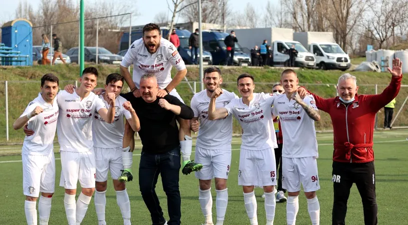 Mihai Iosif, lacrimi de tristețe după ce a dus Rapid în play-off: ”Dedic această victorie mamei”. Antrenorul, o nouă reacție în rimă și mesaj de mulțumire pentru fani: ”De vrea lumea de nu vrea, Rapidul va promova”