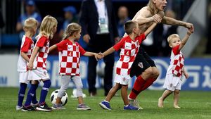 Mesajul lui Vida, după 120 de minute în care a fost fluierat non-stop. În limba rusă, "pentru poporul rus"