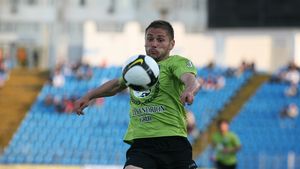 Frunză, accidentat de Varga** la antrenamentul oficial al Unirii!