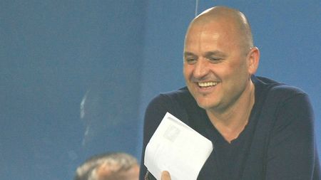 "Mergem la Paris să-i facem pe francezi de râs!"