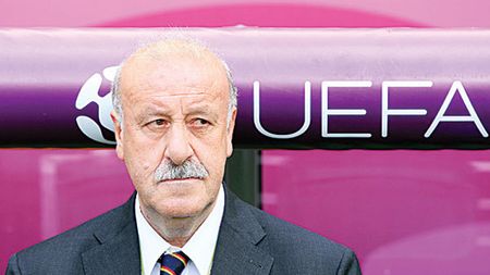 Suporterii îl pun la zid, Mourinho îl critică, Del Bosque închide ochii!** Spania nu schimbă "atacul" nici cu Irlanda! Vezi echipele probabile
