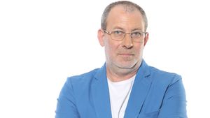 "Este conștient și vorbește!". Ultimele vești despre Florin Busuioc: medicii au anunțat ce urmează pentru omul de televiziune