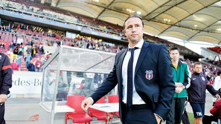 Steaua nu regretă că l-a ratat Budescu! Reghecampf, ironic la adresa mijlocașului: "N-am mai mâncat în seara când am auzit că s-a transferat în China"