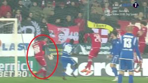 FOTO | "Arbitrul nu a vrut să vadă!". Crăciunescu, vehement după cea mai controversată fază a meciului FC Voluntari - Dinamo. Mesajul lui Mihai Stoica: "O fi bine așa?"